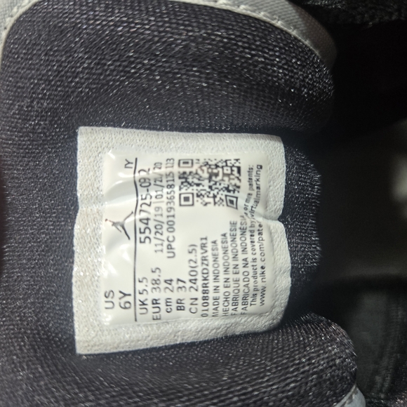 Nike Air Jordan 1 Mid Grey White Black Youth 6Y Womens 7.5 - Picture 7 of 7